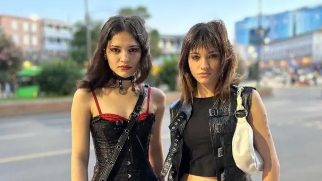 જોડીયા બહેનો 