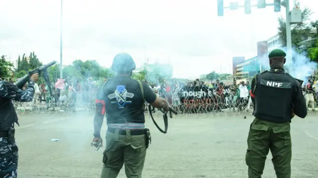 Ndị uweoji na ndị na-eme ngagharịiwe