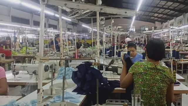 အထည်ချုပ်စက်ရုံ လုပ်ငန်းခွင်