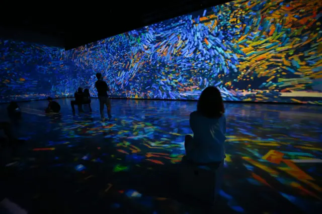 นิทรรศการแสดงภาพที่สร้างโดยเอไอ จัดแสดงในตุรกี เมื่อปี 2021