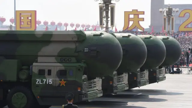 2019年10月1日在北京天安门广场举行的阅兵仪式上,可见中国的东风 - 41核能力洲际弹道导弹。