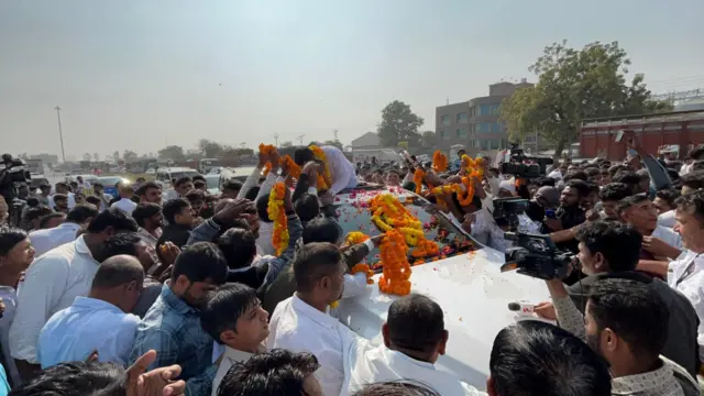 જીત બાદ સ્વરૂપજીનો ફોટો