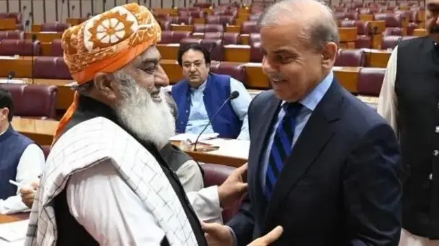 د پاکستان پارلمان کې په دې هکله خورا اوږده بحثونه وشول.