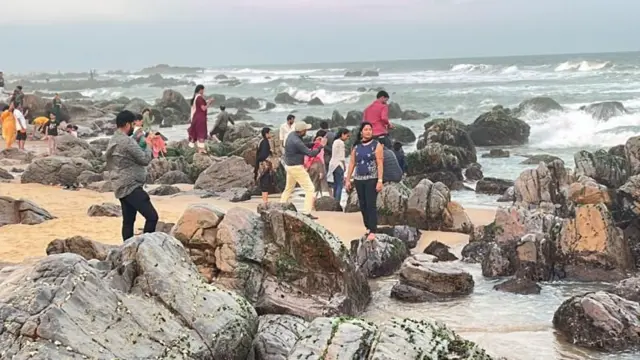 விசாகப்பட்டினம்: கடல் உள்வாங்குவது ஏன்? அதன் ஆபத்துகள் என்ன?