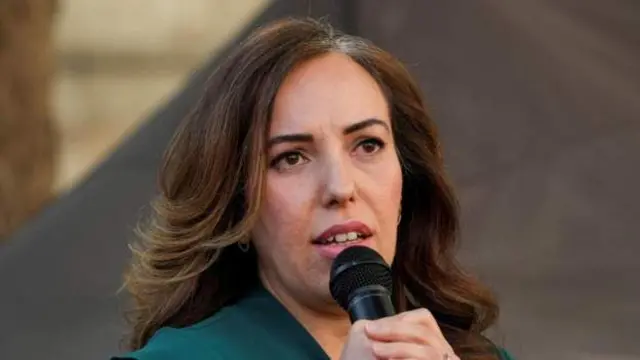 जुलिअन असान्जकी श्रीमती