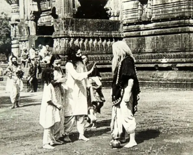 1913 मध्ये दादासाहेब फाळके यांनी राजा हरिश्चंद्र हा भारतातील पहिला चित्रपट बनवला होता