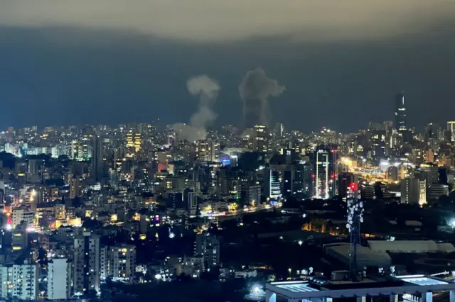Beyrut'un yoğun nüfuslu mahallelerine hava saldırıları düzenleniyor.