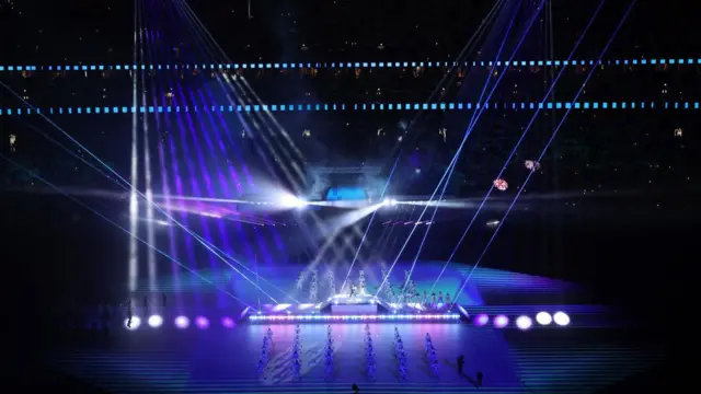 কাতার বিশ্বকাপ উদ্বোধনীতে চোখ ধাঁধানো আলোর খেলা।