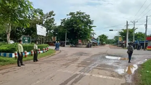 ကလေး ၁၀ ဦးနီးပါးကို ဖမ်းဆီးခံခဲ့ရတဲ့ အုတ်ဖို-တာဆုံလမ်းဆုံ