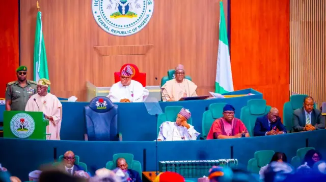 Onyeisiala Bola Tinubu na ndị isi ụlọ omeiwu 