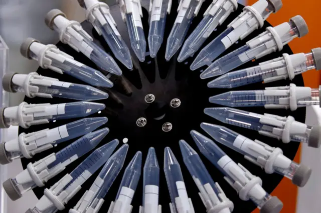 બીબીસી ગુજરાતી, ગુજરાત, બીબીસી, દૂધ ઉત્પાદન, ડેરી ઉદ્યોગ, દૂધમાં ભાવફેર, સાબરકાંઠા, બનાસકાંઠા, અમૂલ