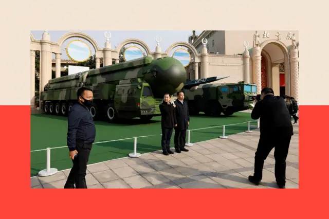 Daawwattoonni agarsiisa tokko irratti agarsiisa konkolaattota waraanaa misaa'ela balistikii ardiilee gidduu DF-41 fi misaa'ela haaypersoonikii DF-17 fe'anii jiran biratti suuraa ka'u