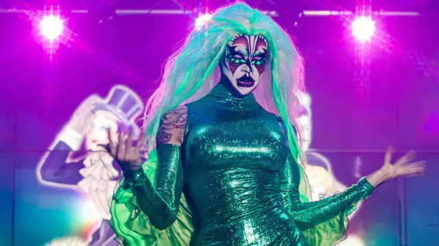 সেন্ট পিটার্সবুর্গের ক্লাবে দানিয়া