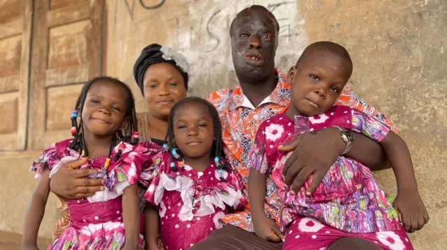 Arakunrin Abiọdun ati ẹbi rẹ