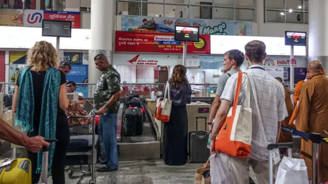 বিমানবন্দরের চেকইন লাউঞ্জ