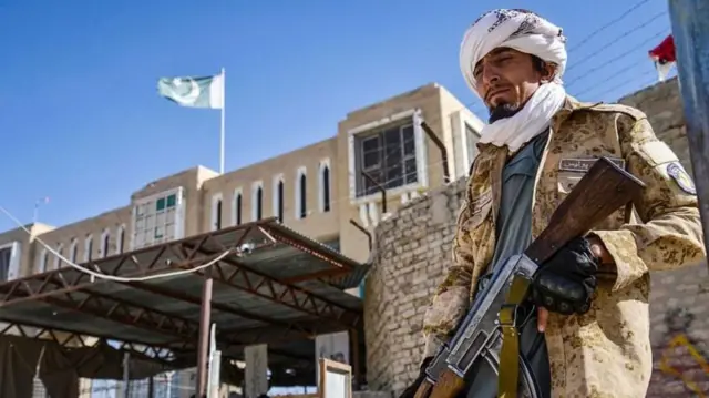 पाकिस्तान का आरोप है कि तालिबान सरहदी इलाकों में मौजूद चरमपंथियों की मदद कर रहा है