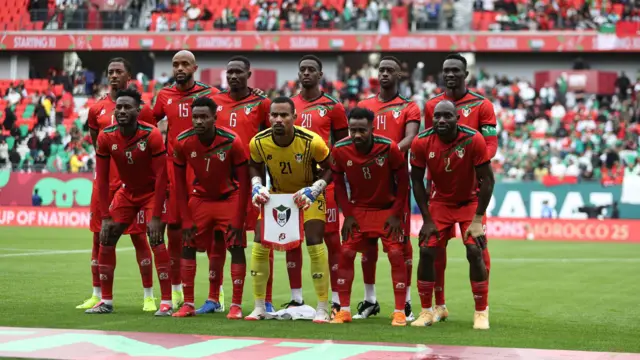المنتخب السوداني قبل مواجهة الجزائر ضمن مباريات المجموعة الخامسة من بطولة كأس الأمم الأفريقية