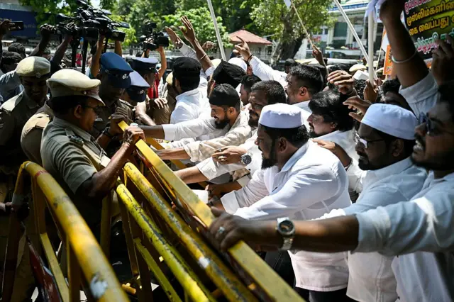 চেন্নাইতে ওয়াকফ আইনের বিরুদ্ধে মুসলিমদের প্রতিবাদ