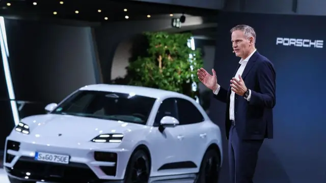 نامه اولیور بلوم، مدیر عامل پورشه به رسانه‌ها درز کرده است