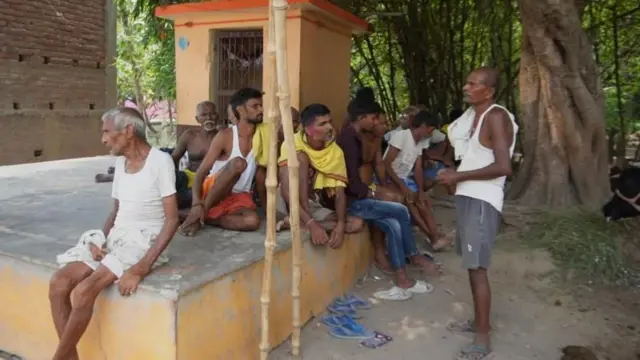 भरतच्या बिलोटी गावात लोकांमध्ये दुःख आणि राग दिसून येत आहे.