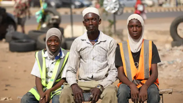  Ọgbẹni Olatunji ati awọn ọmọ rẹ