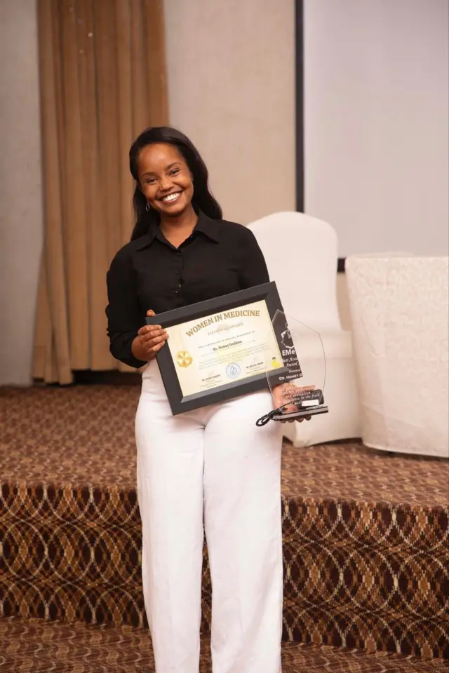 Dr Hanii Godaanaa badhaasa argattee waliin