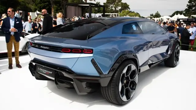 لامبورگینی لانزادور در شهر مانتری در ایالت کالیفرنیا رونمایی شد