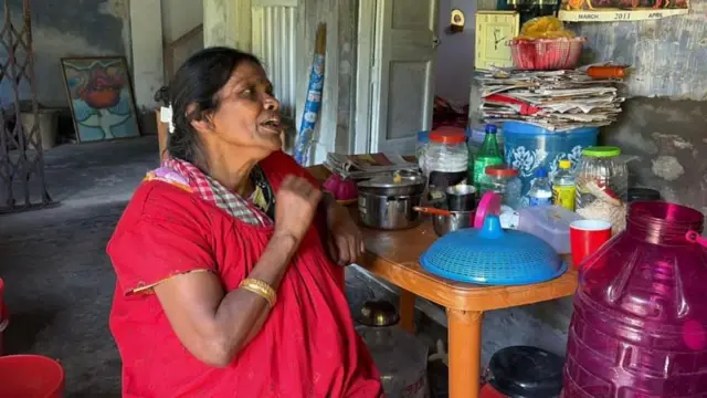 स्टेशनवर गाणं गाण्याची गोष्ट...