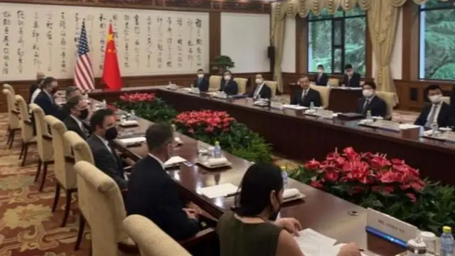 Kulanka labada dhinac