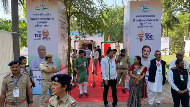 કૉંગ્રેસનું રાષ્ટ્રીય અધિવેશન : રાહુલ-સોનિયા ગાંધી અમદાવાદ પહોંચ્યાં – ન્યૂઝ અપડેટ