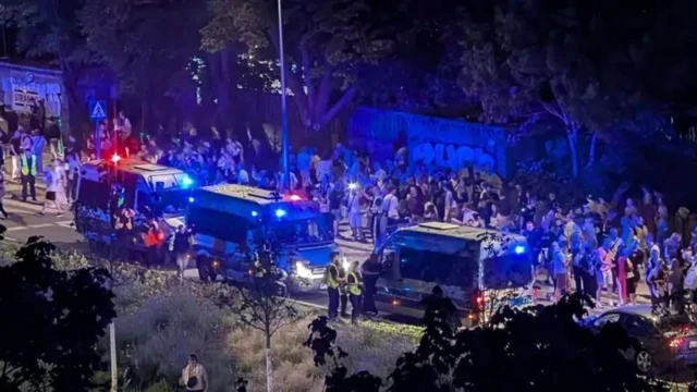 Стихийная вечеринка в честь Коржа в Варшаве