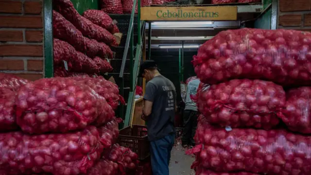 प्रतिबंध के बीच यूएई को भेजा प्याज 