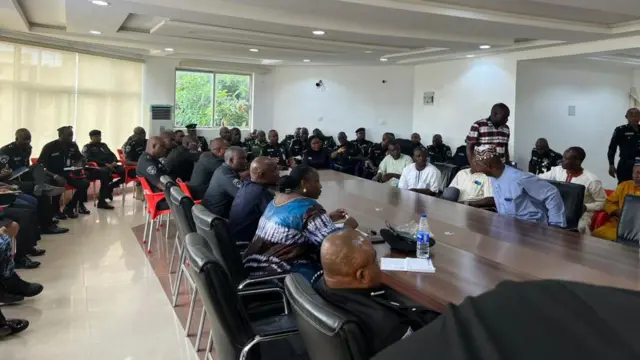 Police and community pipo for Gwarinpa do tok-tok to n end di kasala