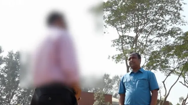 পরিচয় প্রকাশে অনিচ্ছুক আওয়ামী লীগের একজন তৃণমূল নেতা কথা বলেন বিবিসি বাংলার সঙ্গে 