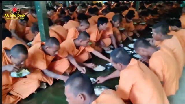 အေအေဖမ်းဆီးထားတဲ့ စစ်သုံ့ပန်းများ