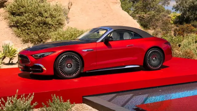 مایباخ SL 680 به صورت استاندارد در دو رنگ سفید و قرمز ساخته می‌شود