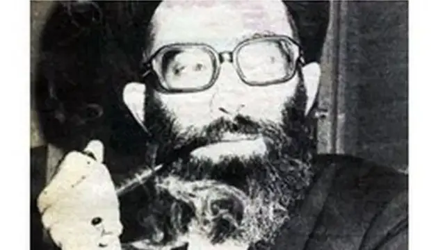 Cha kushangaza kuhusu kiongozi huyo wa dini Ali Khamenei alikuwa akivuta sigara