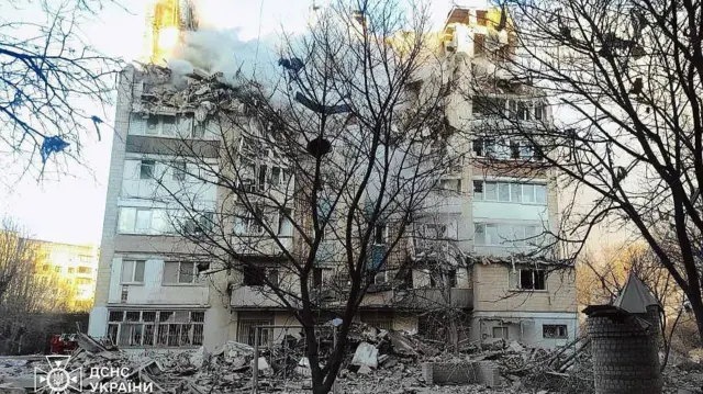 Зруйнований російською ракетою будинок у Тернополі 19 листопада