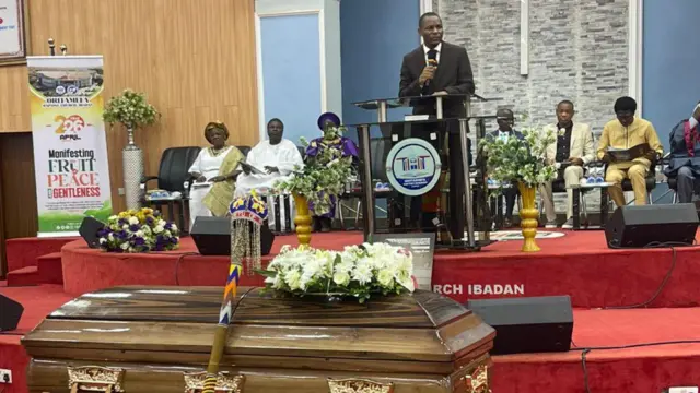 Lasiko ti Alufaa naa n waasu nibi eto isinku to waye ni ṣọọṣi Onitẹbọmi Oritamẹfa, Ibadan