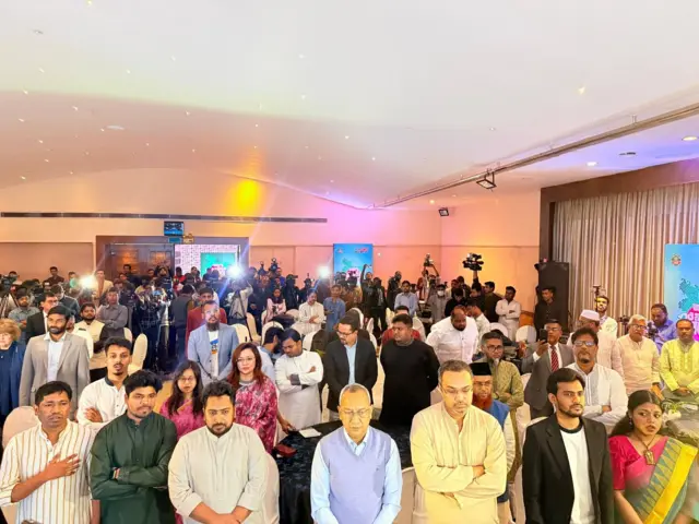 এনসিপির ইশতেহার ঘোষণার সংবাদ সম্মেলনে বিভিন্ন দলের নেতারাও উপস্থিত ছিলেন