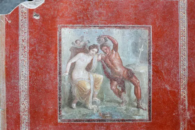 Fresco hallado de un hombre y una mujer.