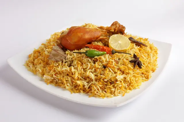 सण-वाराला भरपूर खाल्ल्यावर आपल्यावर काय परिणाम होतो