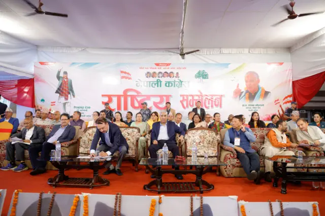 नेपाली कांग्रेसका पूर्वसभापति शेरबहादुर देउवा पक्षका नेताहरूको भेला