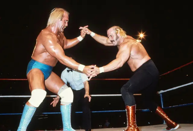 Hulk Hogan se enfrenta a Jesse Ventura 