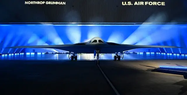 Mỹ ra mắt B-21 Raider - máy bay ném bom tàng hình mới nhất