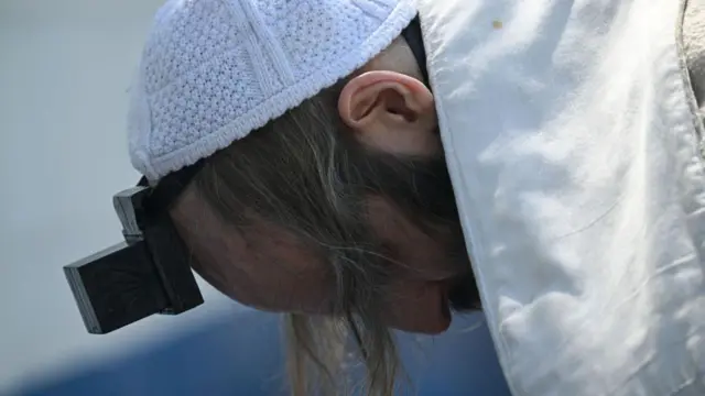 Miembro de Lev Tahor reza en Guatemala en una fotografía tomada en diciembre de 2024.