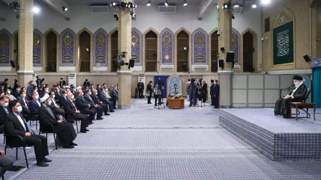 آیت‌الله خامنه‌ای با جمعی از نخبگان و استعدادهای برتر علمی