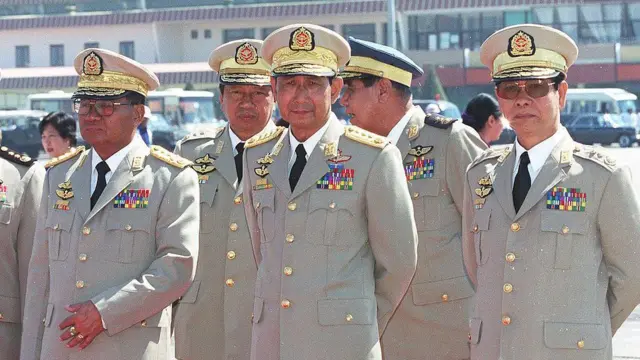 ဗိုလ်ချုပ်မှူးကြီး သန်းရွှေ၊ ဒု ဗိုလ်ချုပ်မှူးကြီးမောင်အေး နဲ့ ဗိုလ်ချုပ်ကြီး ခင်ညွန့်