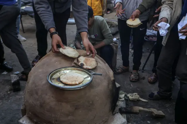 صنع الخبز بالطريقة التقليدية