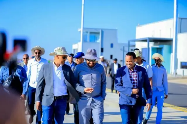 Obbo Musxaffeen aangawoota federaalaa waliin 